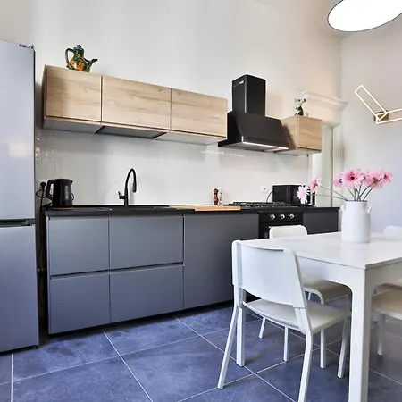 Guesthost - La Finestra Su Garibaldi