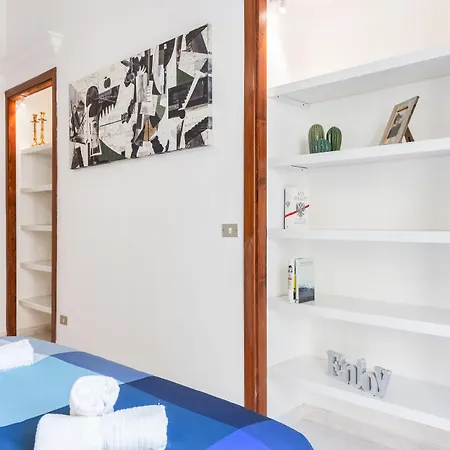 Appartement Guesthost - La Finestra Su Garibaldi Napels