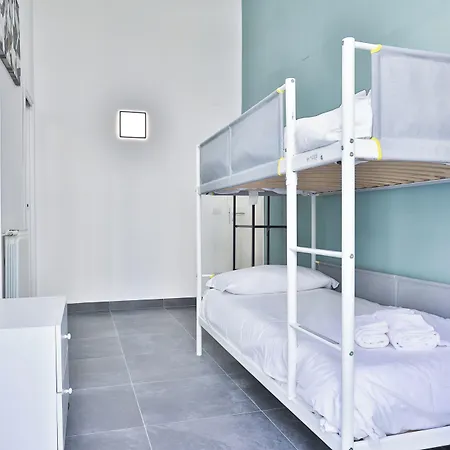 Guesthost - La Finestra Su Garibaldi Apartment Naples