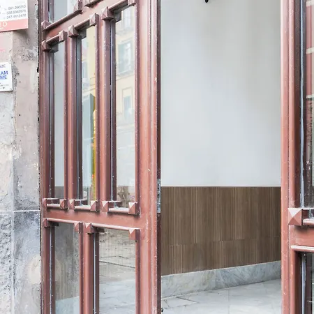 Guesthost - La Finestra Su Garibaldi Apartment Naples