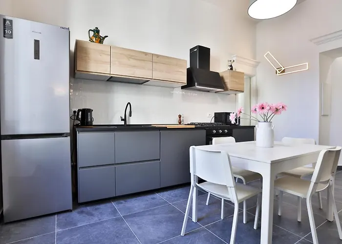 Guesthost - La Finestra Su Garibaldi