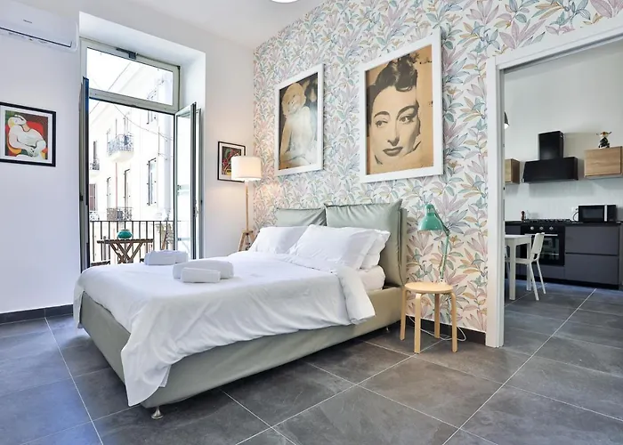 Appartement Guesthost - La Finestra Su Garibaldi Napels